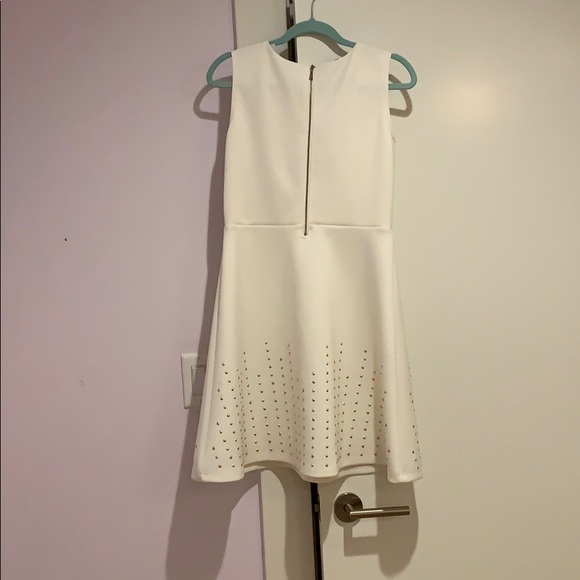 White dress with gold and silver accents - Picture 2 of 3